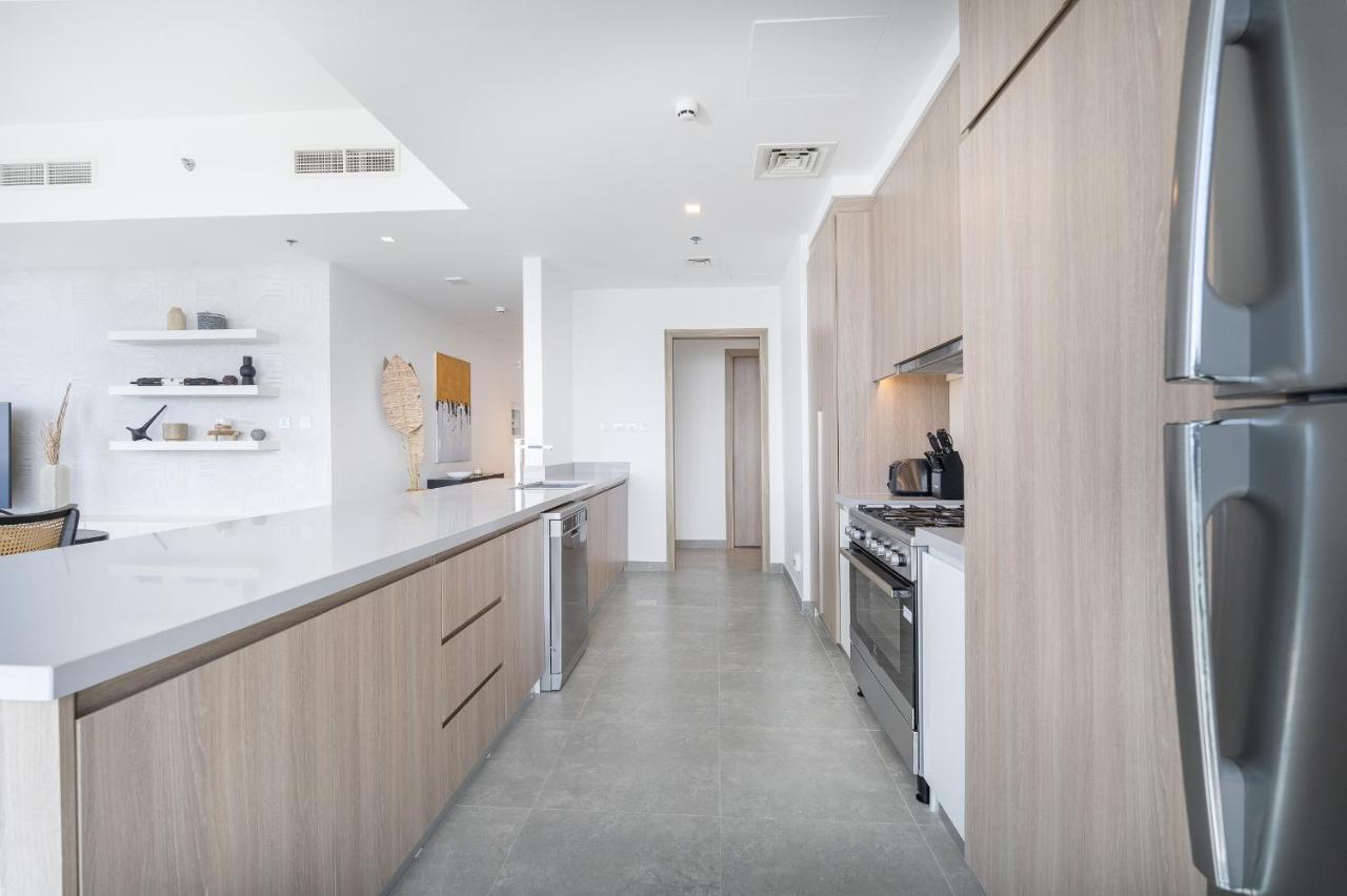 Urban Tropic 3 Bedroom With Full Sea View By Suiteable Interiors Apartment